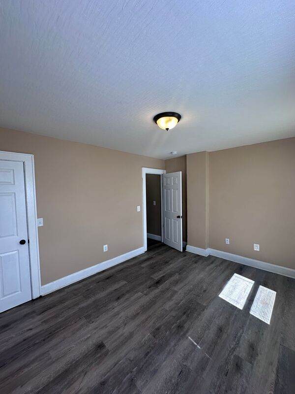 Building Photo - 431 E 14th Ave