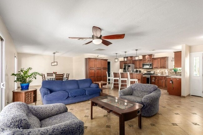 Building Photo - Exceptional 6-Bedroom Home with Private Pool Near ASU