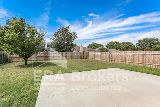 Building Photo - 1614 Twisted Oak Dr