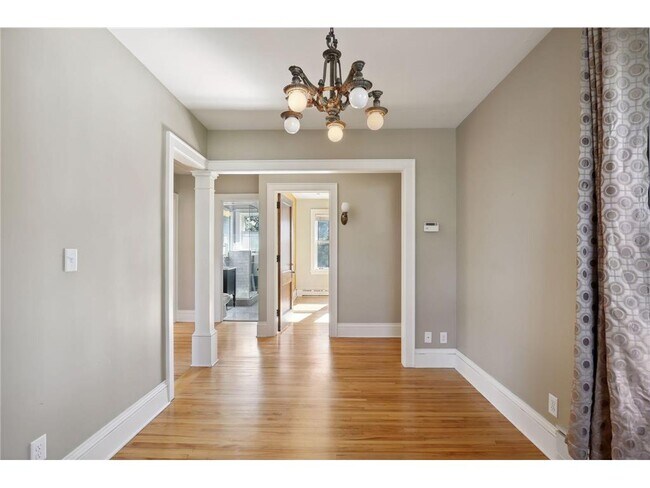 Building Photo - 1720 Mt Curve Ave