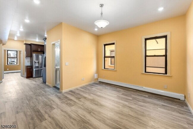 Building Photo - 116 Paine Ave