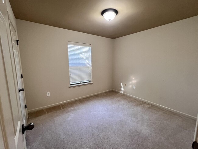 Building Photo - 12275 Cottage Hill Dr