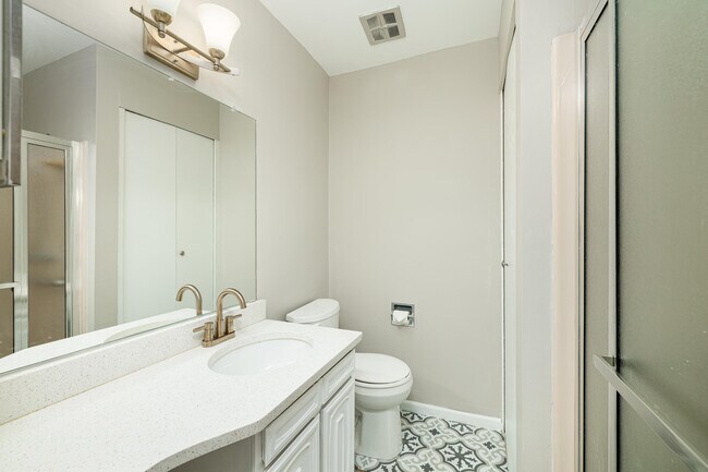 Building Photo - 893 Cliffs Dr