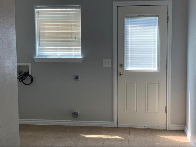 Building Photo - 7900 Tri City Beach Rd