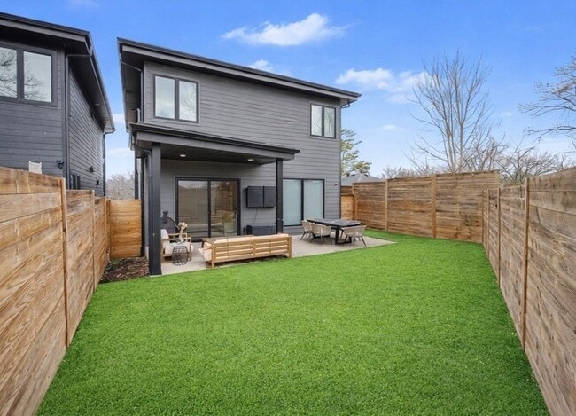 Building Photo - 2510 Barclay Dr