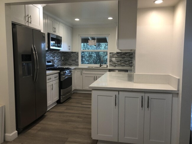 Building Photo - 31501 Lindero Canyon Rd