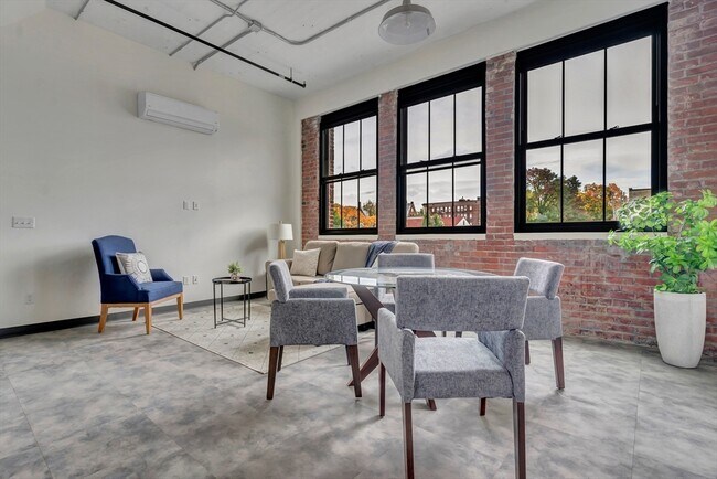 Building Photo - 151 Chestnut St