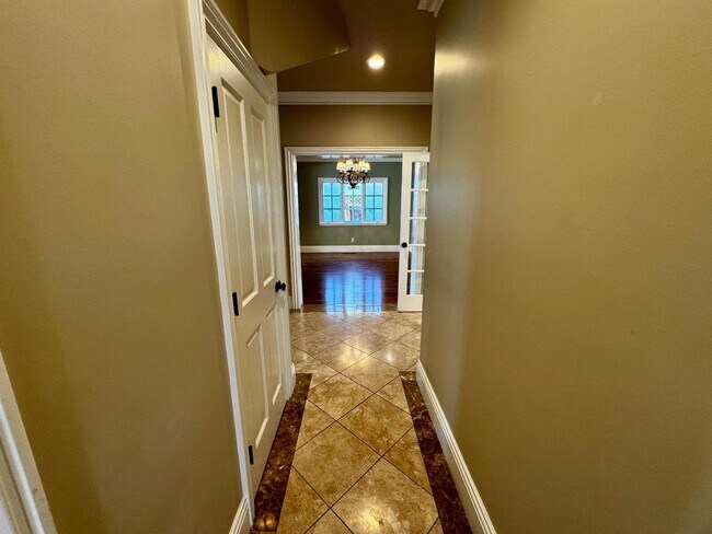 Building Photo - 1046 Byerley Ave