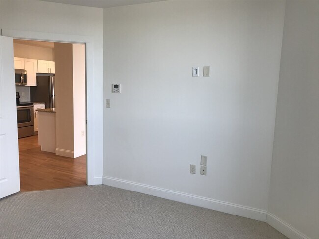 Building Photo - 875 Elm St