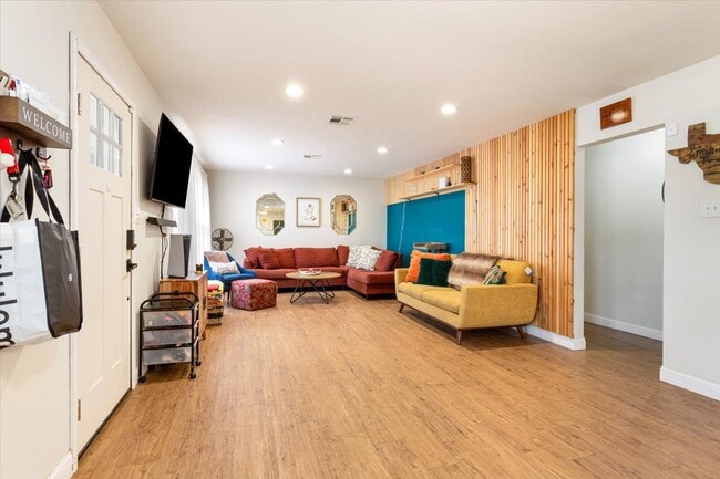 Building Photo - 3308 NW Atlanta Ave