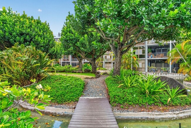 Building Photo - Kailua - End unit - amenities gallore - 3 bed, 2 bath Available NOW !