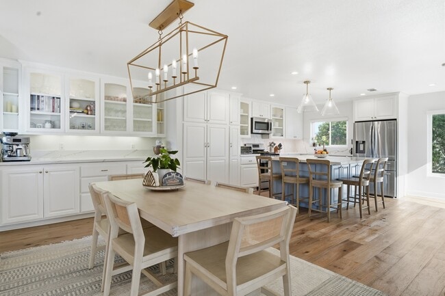 Building Photo - 125 S Juanita Ave