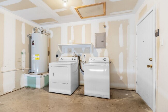 Building Photo - 3 Bedroom/2 Bath Meadow Brook Subdivision