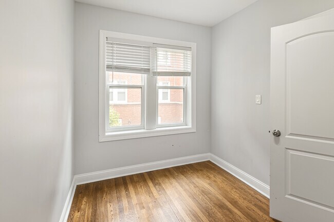Building Photo - 6112 N Winthrop Ave