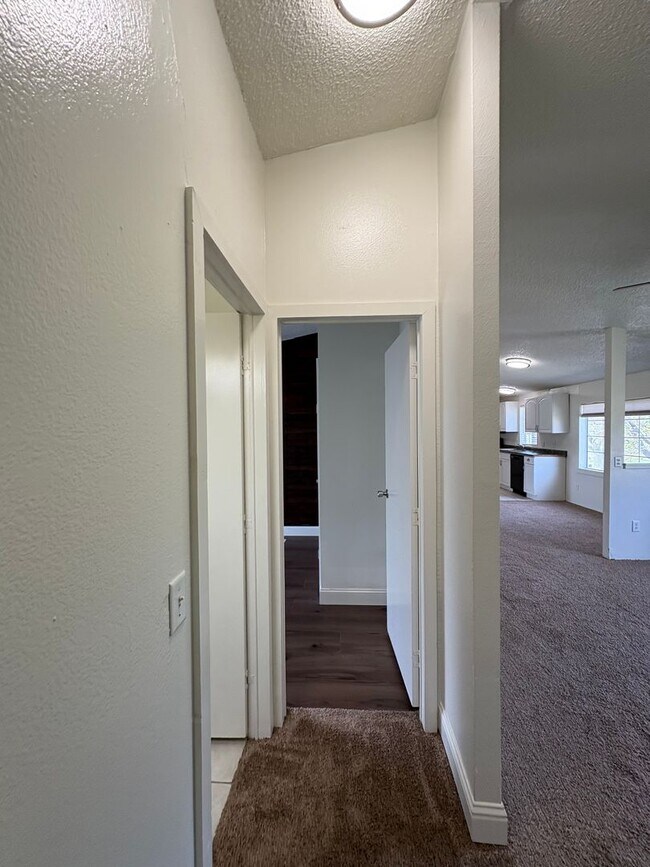 Building Photo - Country home! Private showing only!