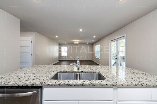 Building Photo - Stunning 2-Story 4 BD 2.5 BA House in Span...