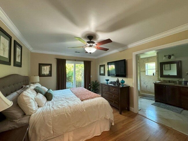 Building Photo - Stunning 3-Bedroom Home with Pool in South...