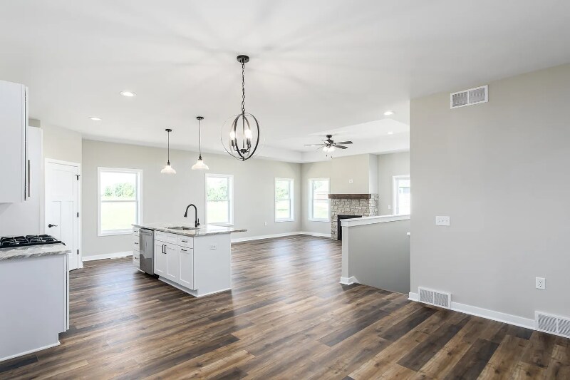 Building Photo - 946 Kings Dr