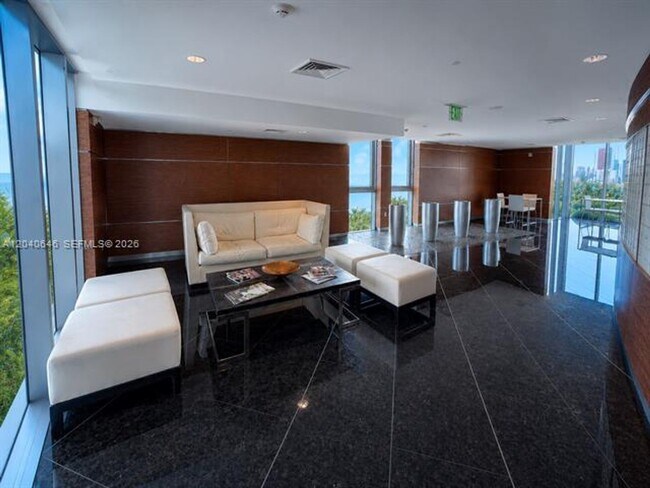 Building Photo - 17001 Collins Ave
