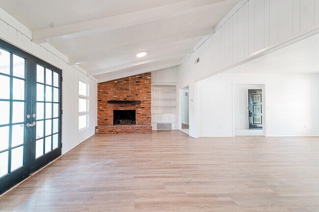 Building Photo - 2114 56th St