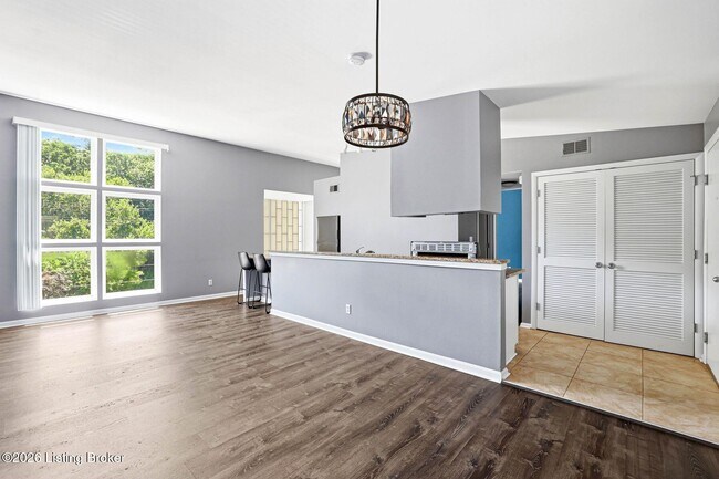 Building Photo - 2745 Grinstead Dr
