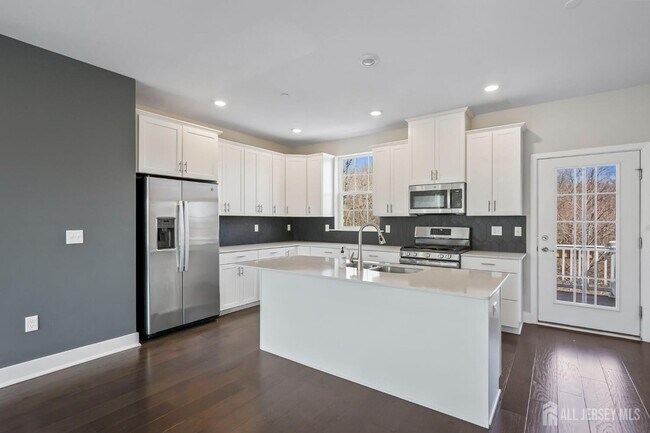 Building Photo - 1901 Swales Ct