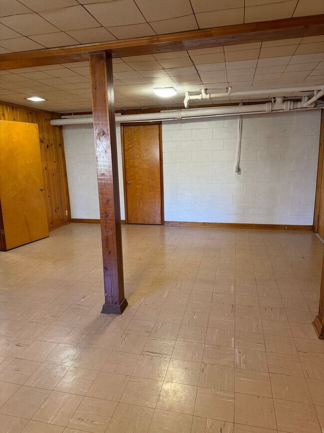 Building Photo - 4 bd 2 ba including a basement apartment in a great East Nashville location