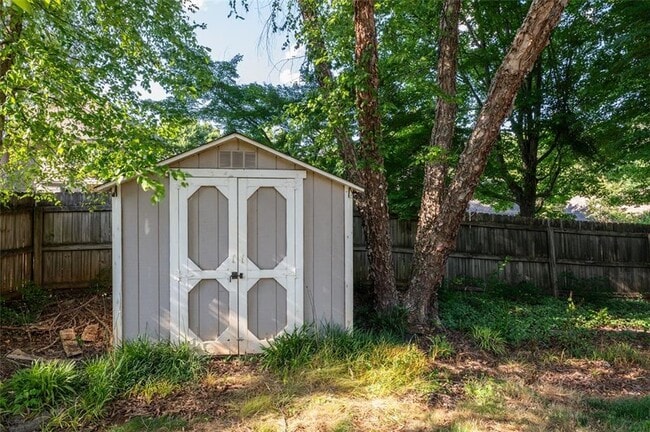 Building Photo - 2638 English Oaks Ln NW