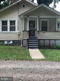 Building Photo - 4652 Bennett Ave