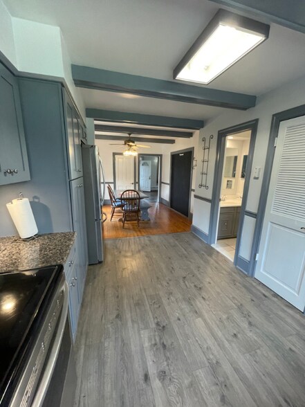 Building Photo - 723 Limekiln Pike