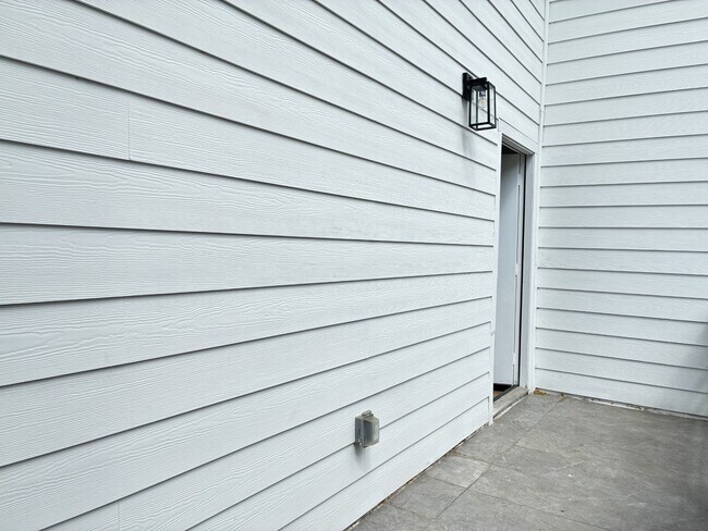 Building Photo - 1404 E 31st St