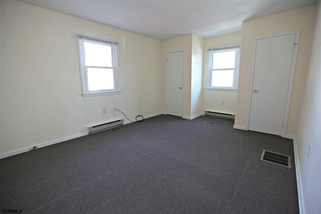 Building Photo - 12 Crestmont Dr