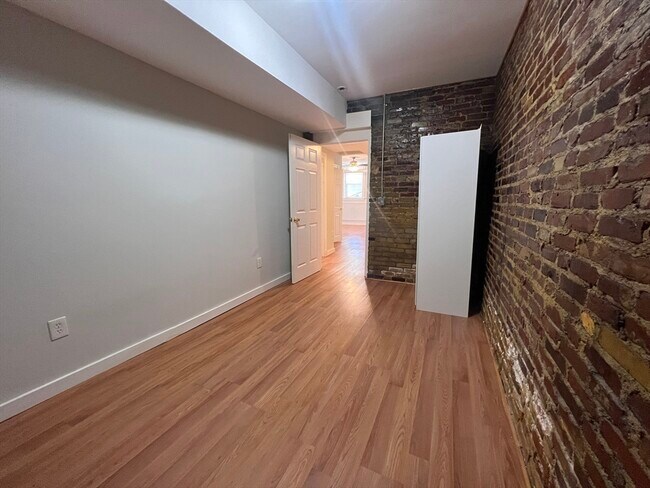 Building Photo - 7 Sherborn Ct