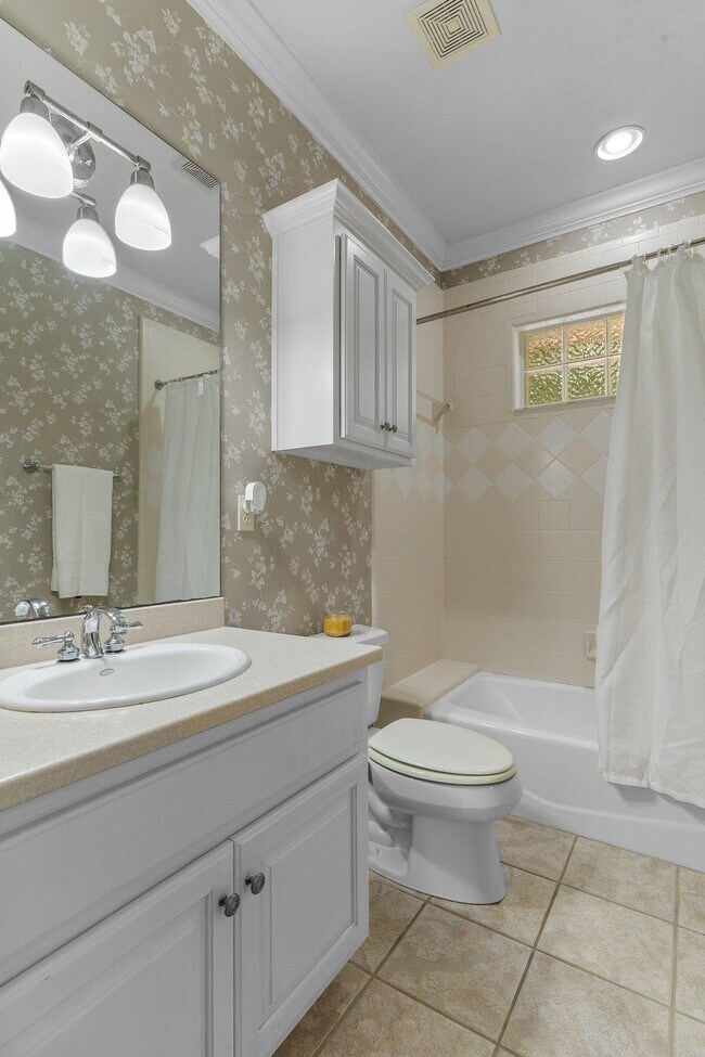 Building Photo - 8881 Winged Foot Dr
