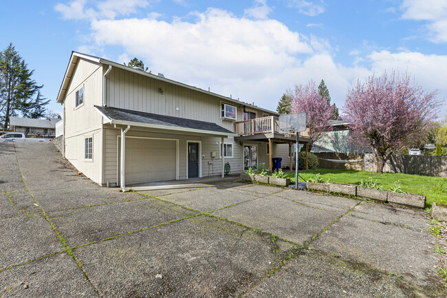 Building Photo - 16480 SW Gleneagle Dr