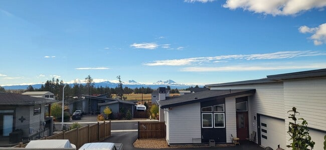 Building Photo - 4581 SW Zenith Point Ct