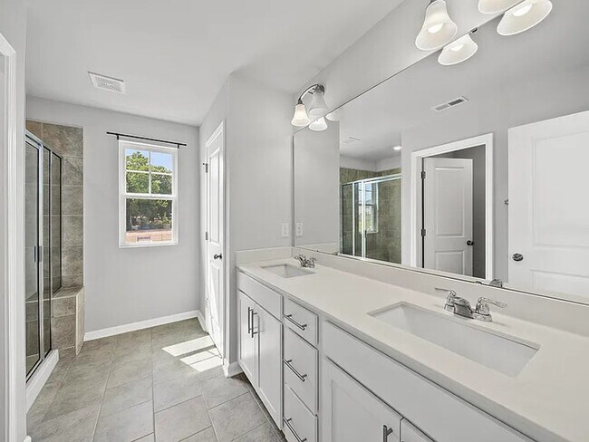 Building Photo - Lease OR Lease to Own