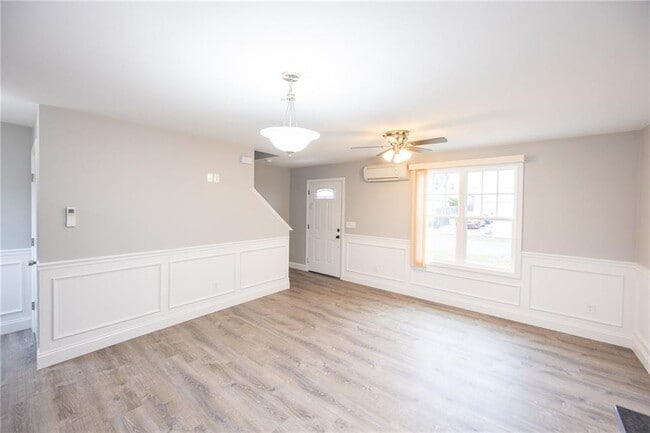 Building Photo - 6 Mainella St