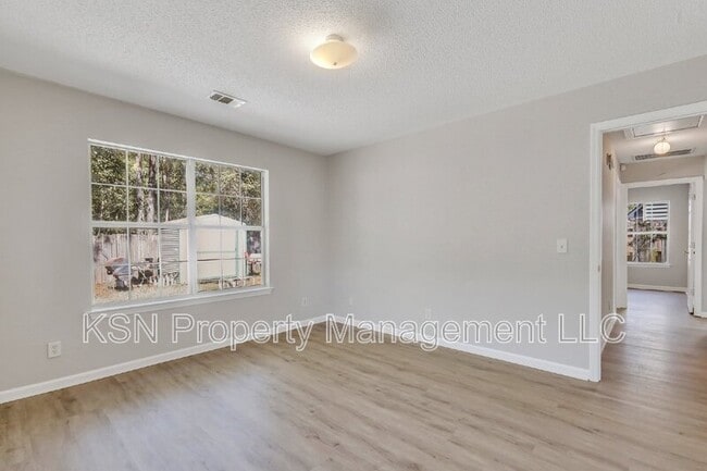 Building Photo - 129 Finn Cir