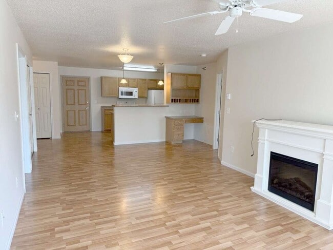 Maple Creek Apartments 2 bed 2 bath 1100 Living - Maple Creek Apartments