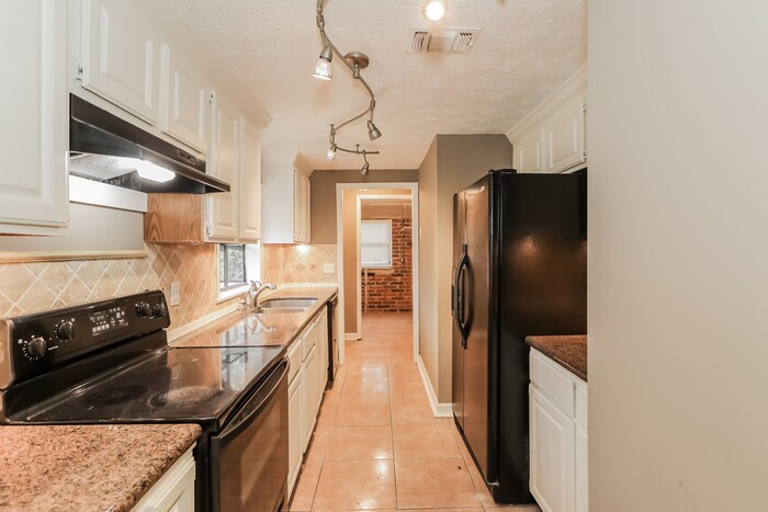 Building Photo - 8567 Canton Dr