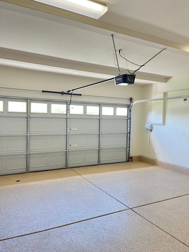 Building Photo - 8418 Lourenco Ln