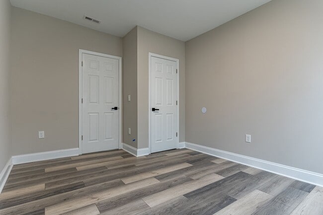 Building Photo - Spacious 6-Bedroom Home – Perfect for Large Families or Groups!