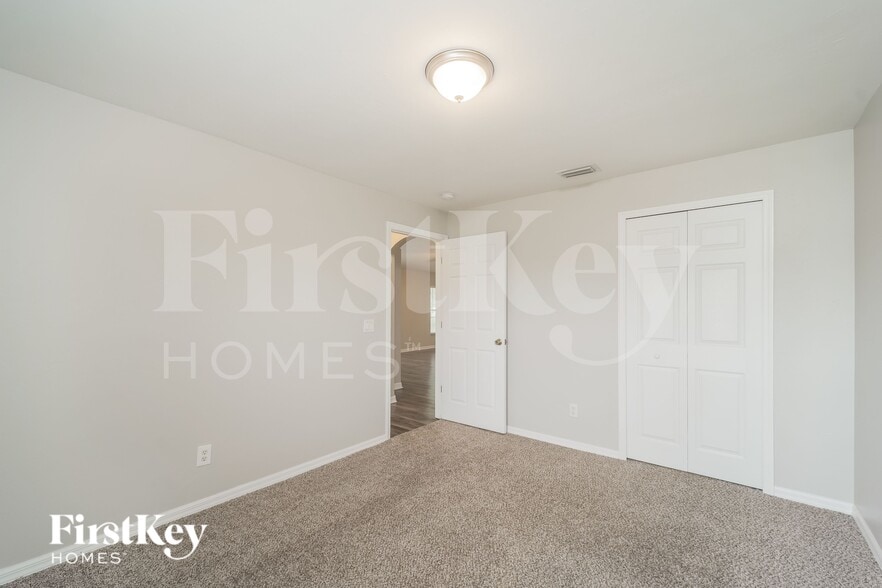 Building Photo - 1229 SW 18th Ave