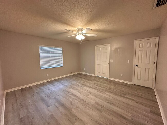 Building Photo - 53 Birchwood Dr