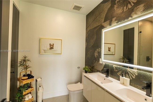 Building Photo - 8850 NE 8th Ct