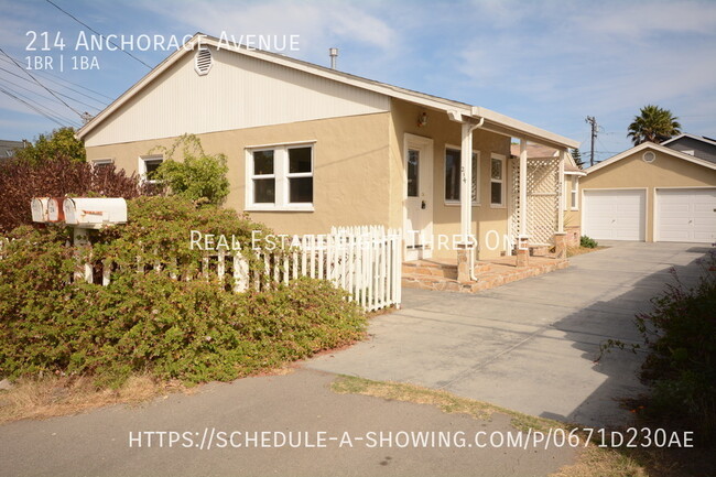 Primary Photo - Classic Pleasure Point Beach House 1 bed /...