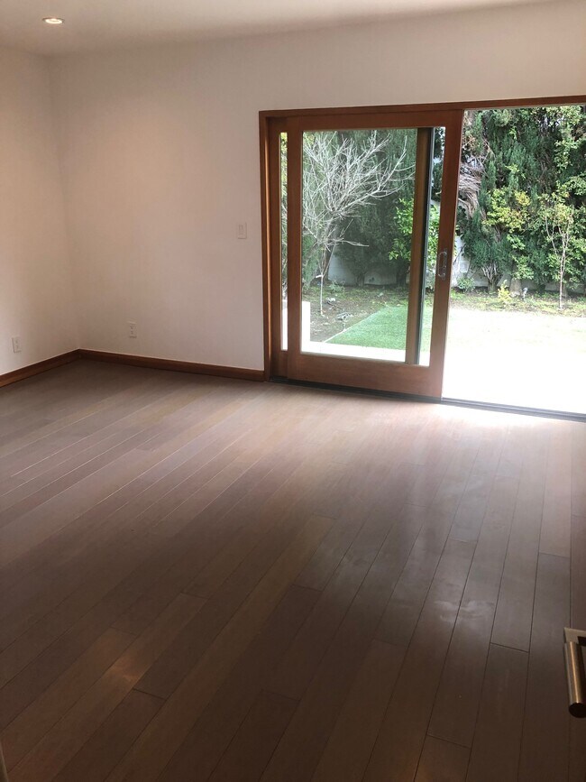 Building Photo - 128 S Carson Rd