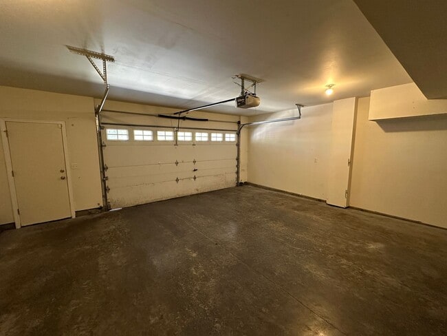 Building Photo - 3324 Mia St NE