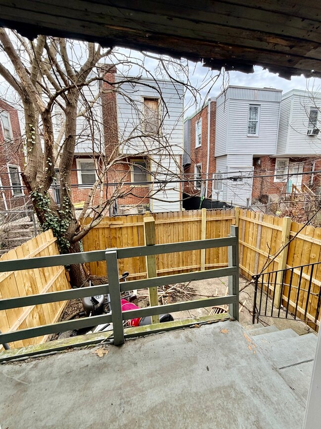 Building Photo - 5627 Malcolm St